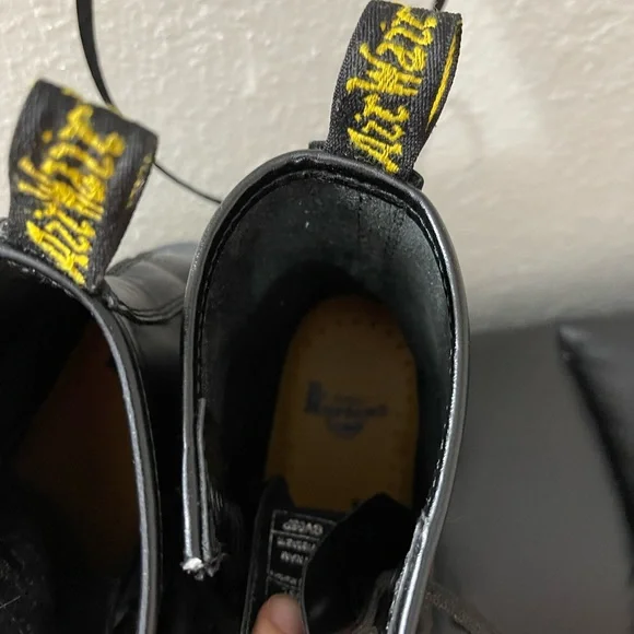 100% AUTHENTIC DR MARTENS SIZE 5!!! - Picture 5 of 8